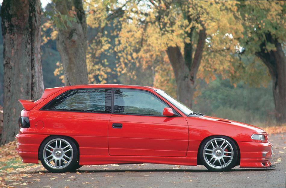 sottoporta dx.Rieger OPEL ASTRA F 3-porte con cantonali originali