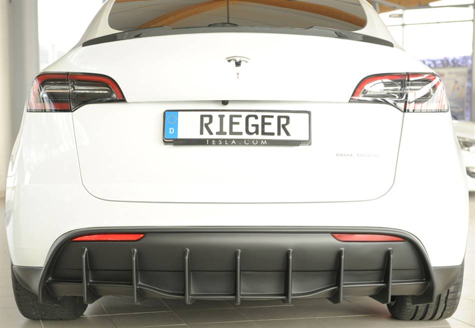 Diffusore post Rieger Tesla Model Y 003 dal 2020 con gancio nero opa