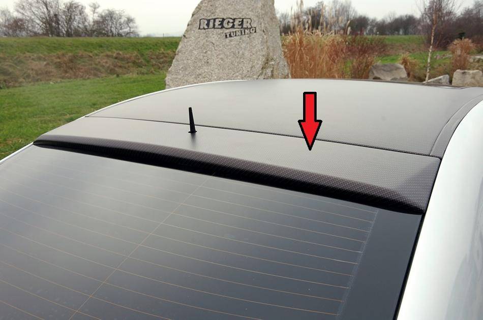 COPERTURA LUNOTTO MERC W203 CARBON-LOOK CON FORO PER ANTENNA